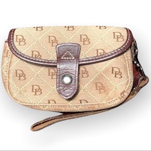 NWOT Authentic Dooney & Bourke wristlet Max Quilt Style QW20-A5 Brown/Tan
